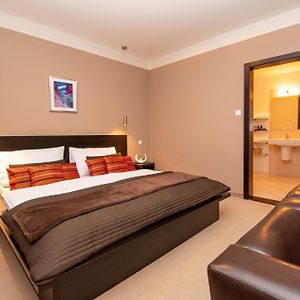 Aston Hotel